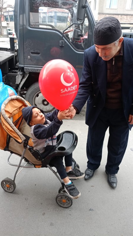 Saadet Partisi Küçükçekmece teşkilatı sahada: Esnaf ve mahalle çalışmaları yoğun katılımla sürüyor.