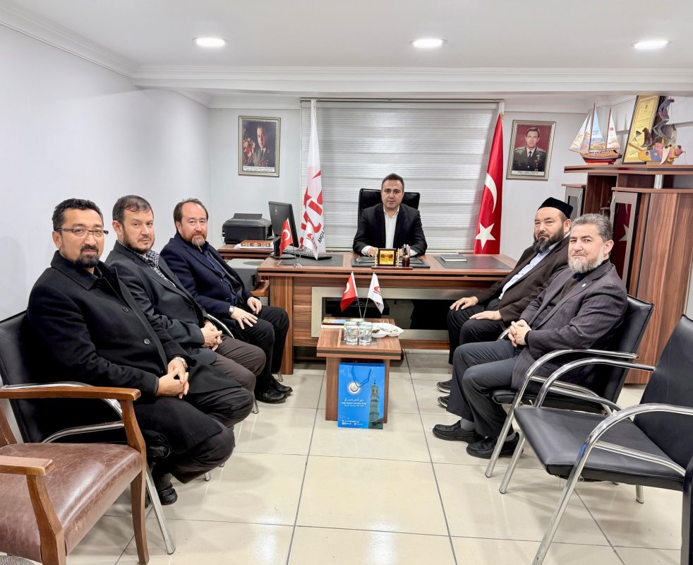 Doğu Türkistan Ulemalar Birliği’nden GİYAD’a Ziyaret: Karşılıklı Kitap Takdimi ve Dostluk Mesajları
