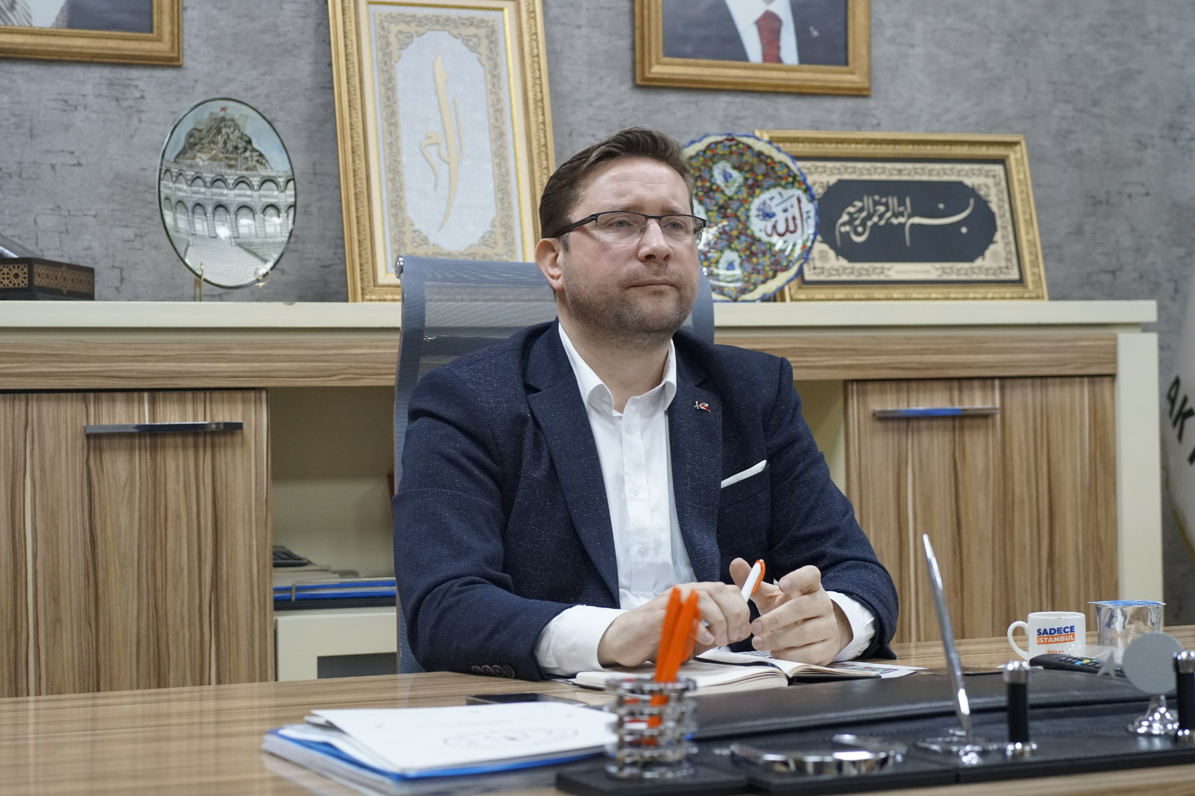 Ak parti küçükçekmece ilçe başkanı Nejat Öztürk görevinden istifa etti !