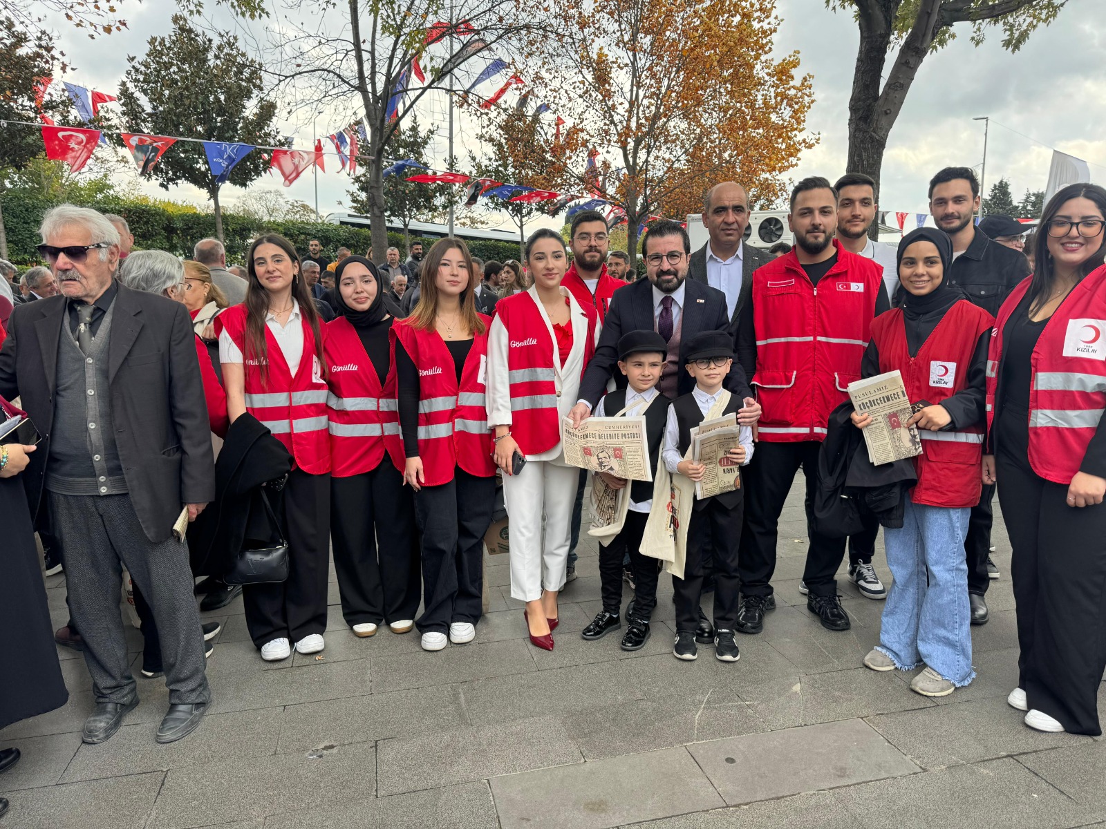 Cumhuriyetin 102. yıl dönümü dolayısıyla bir kutlama mesajı yayımlayan Türk Kızılayı Küçükçekmece Şube Başkanı Mehmet Fatih Kerimoğlu,