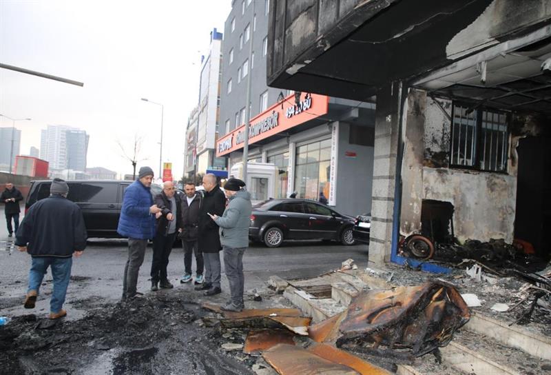 Kaymakam Anteplioğlu, Mehmet Akif Mahallesi’ndeki Yangın Bölgesini İnceledi