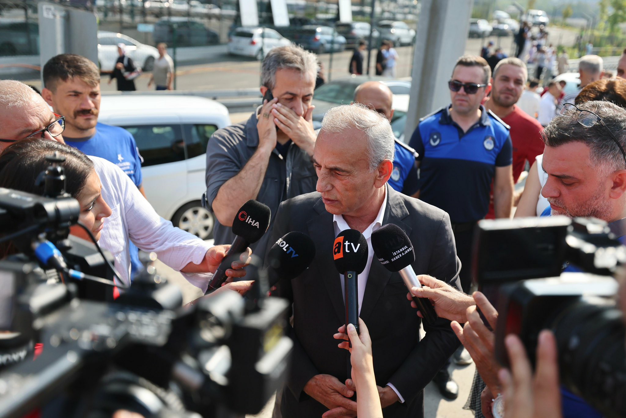 Küçükçekmece Belediye Başkanı Kemal Çebi Metrobüs Kazasında İncelemelerde Bulundu