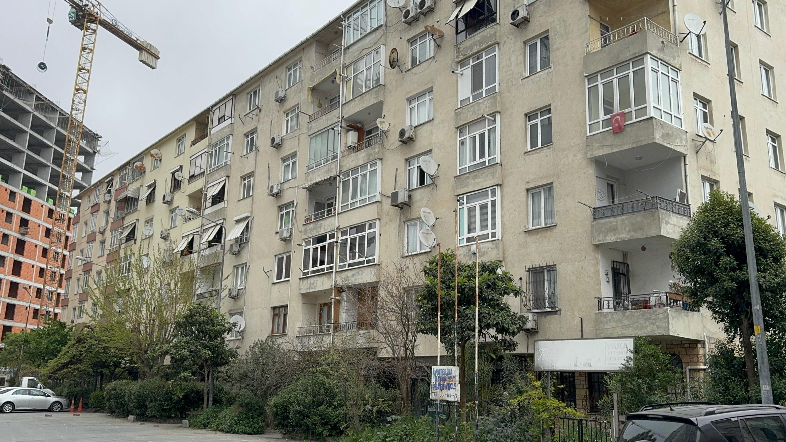 Küçükçekmece'de 96 Dairelik Üç Blok Deprem Sonrası Boşaltıldı