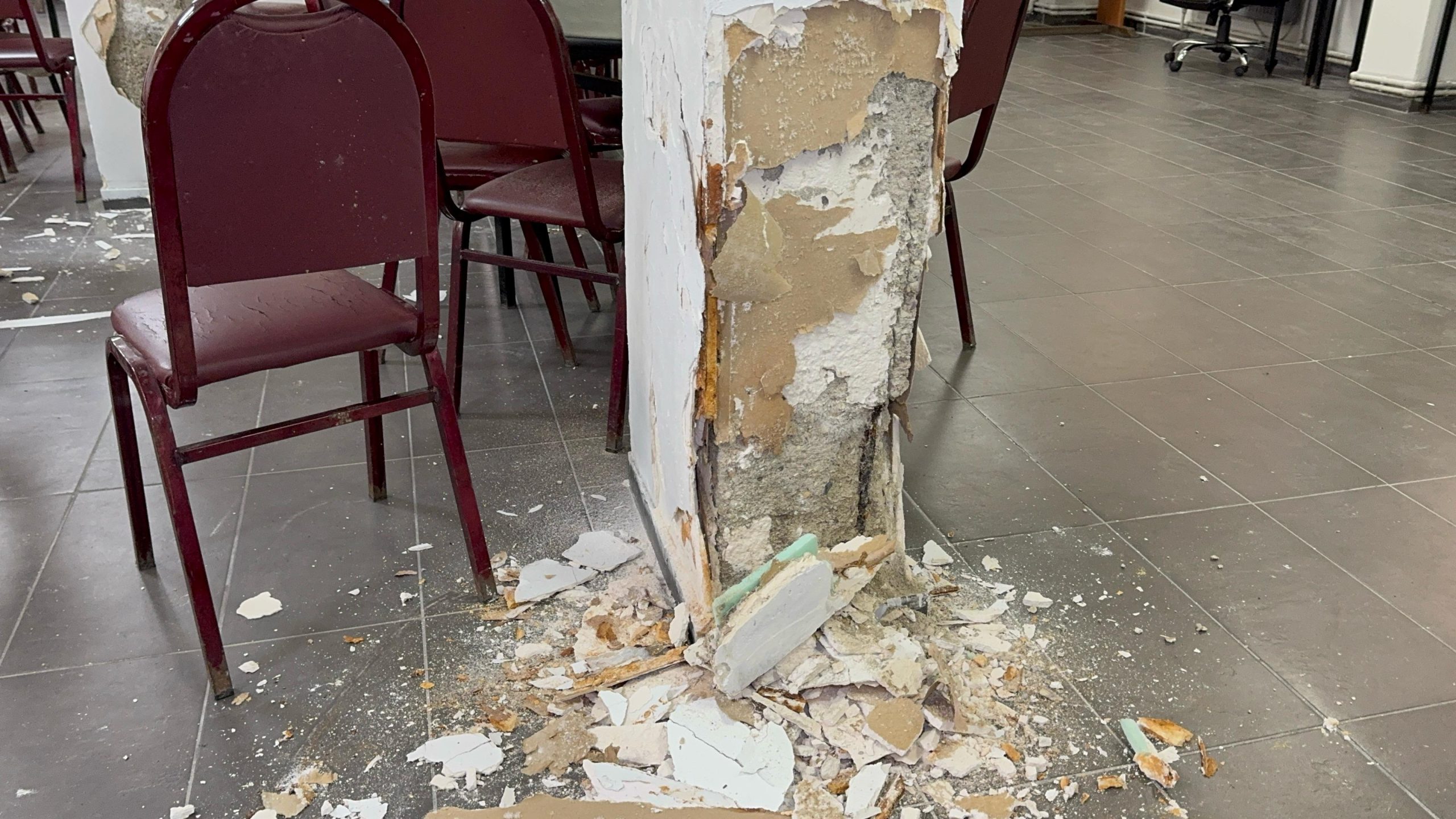 Küçükçekmece'de Deprem Sonrası Hasarlı Bina Tahliye Edildi