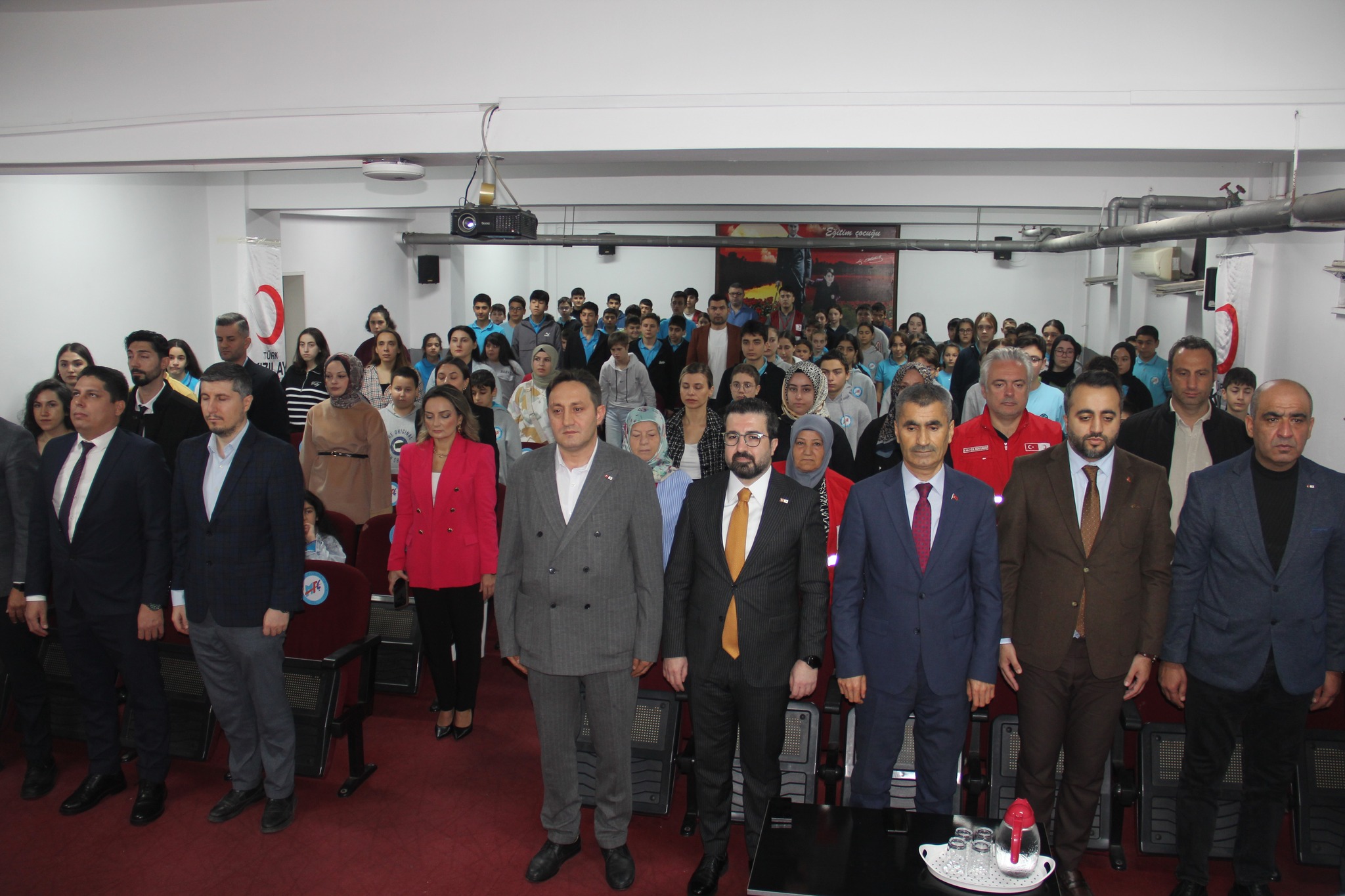 Küçükçekmece’de Kızılay Haftası Coşkusu: Fevzi Çakmak Ortaokulu ve ERA Koleji’nden Anlamlı Program