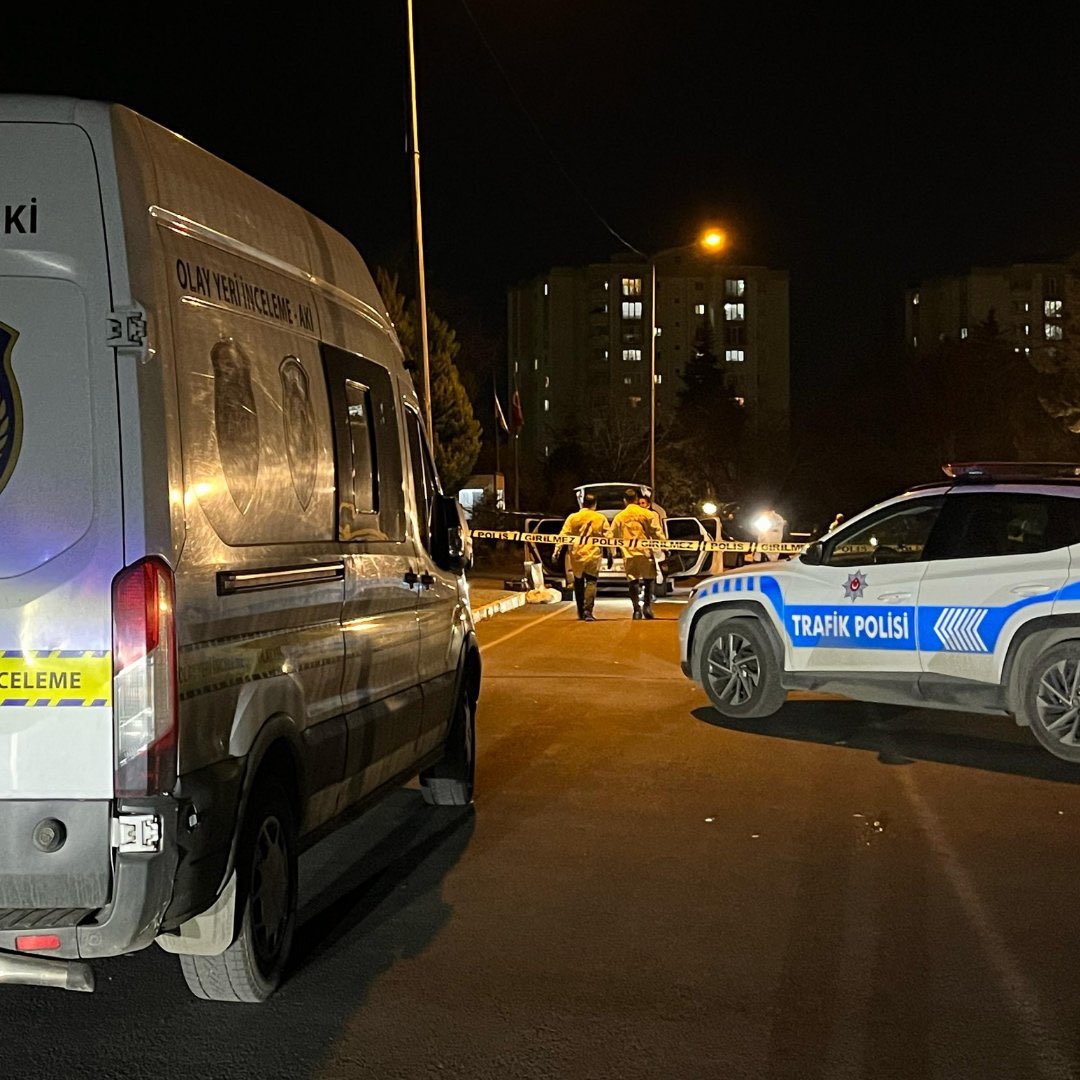 Küçükçekmece’de Şüpheli Araçtan Cephanelik Çıktı!