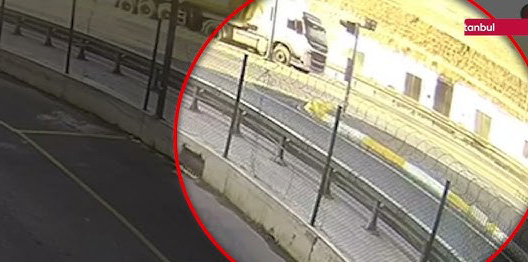 Küçükçekmece Sefaköy'deki metrobüs kazası kamerada