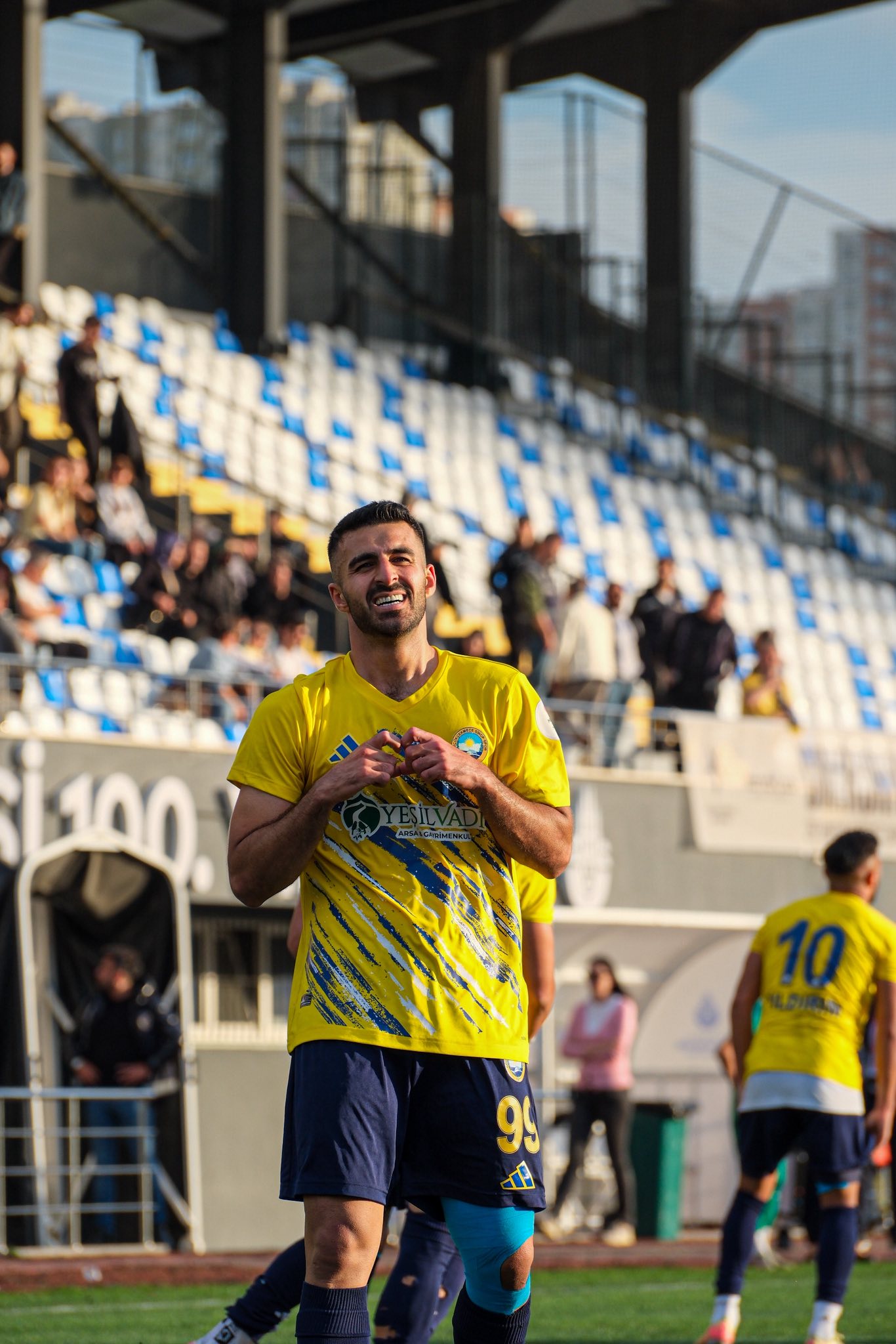 Küçükçekmece Sinopspor, sahaya damga vurdu.