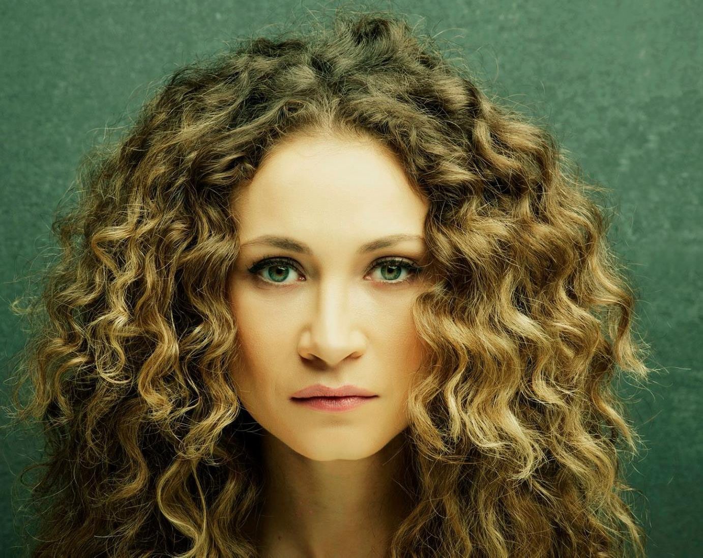 Oyuncu Ece Dizdar, Küçükçekmece’de Sinemaseverlerle Buluşuyor!