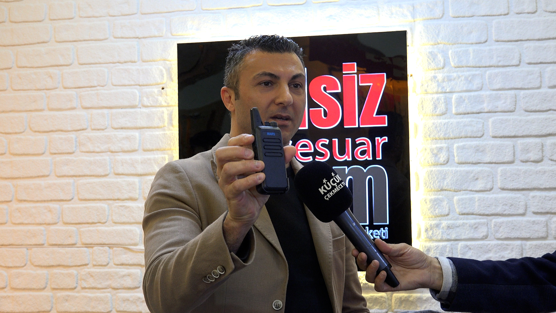 Telefon Susar, Telsiz Susmaz