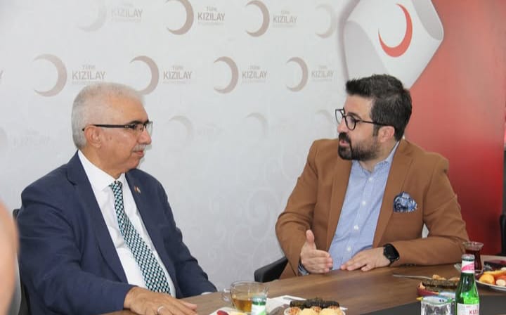 Türk Kızılay Genel Sekreteri Ramazan Saygılı'nın Küçükçekmece Şubesi’ne yaptığı övgüyle ulusal düzeyde dikkat çeken ziyaretinin detayları