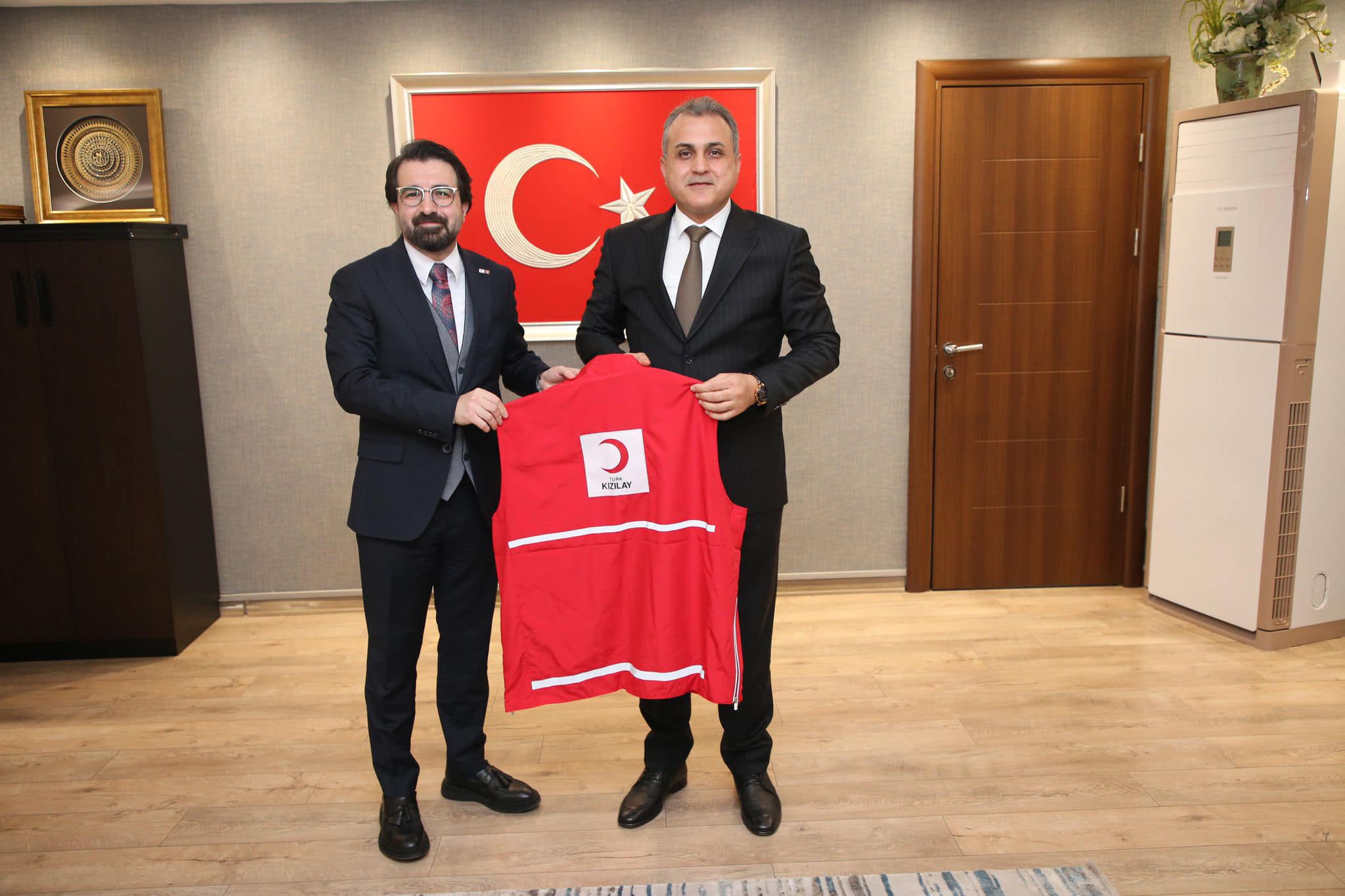 Türk Kızılay Küçükçekmece Şubesi’nden Kaymakam Mustafa Anteplioğlu’na Ziyaret